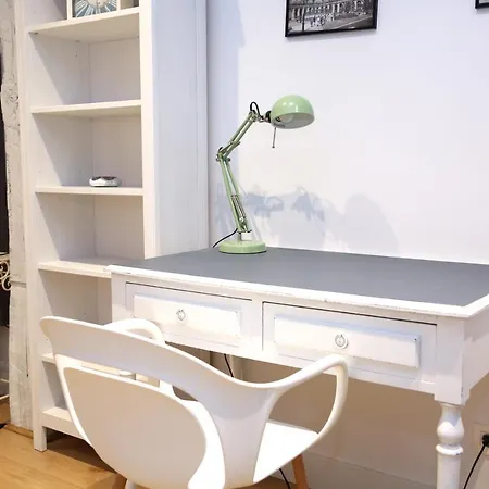 Piso Reformado Frente A La Catedral *