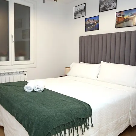 Piso Reformado Frente A La Catedral * Бильбао