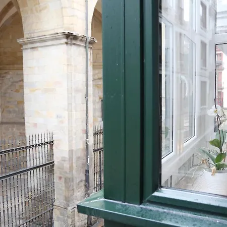 Piso Reformado Frente A La Catedral Бильбао