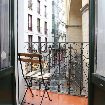 Piso Reformado Frente A La Catedral Apartamento
