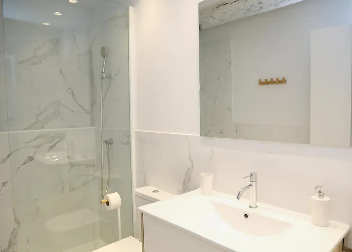 Piso Reformado Frente A La Catedral Bilbao