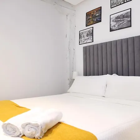 Piso Reformado Frente A La Catedral Apartamento *